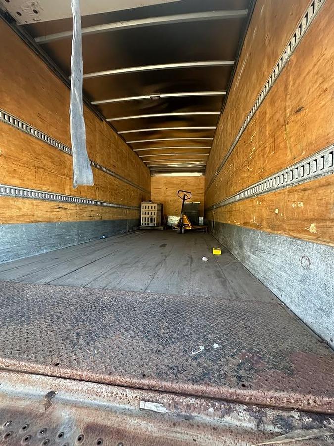 Used 2018 Hino 338 26ft box hydraulic tailgate