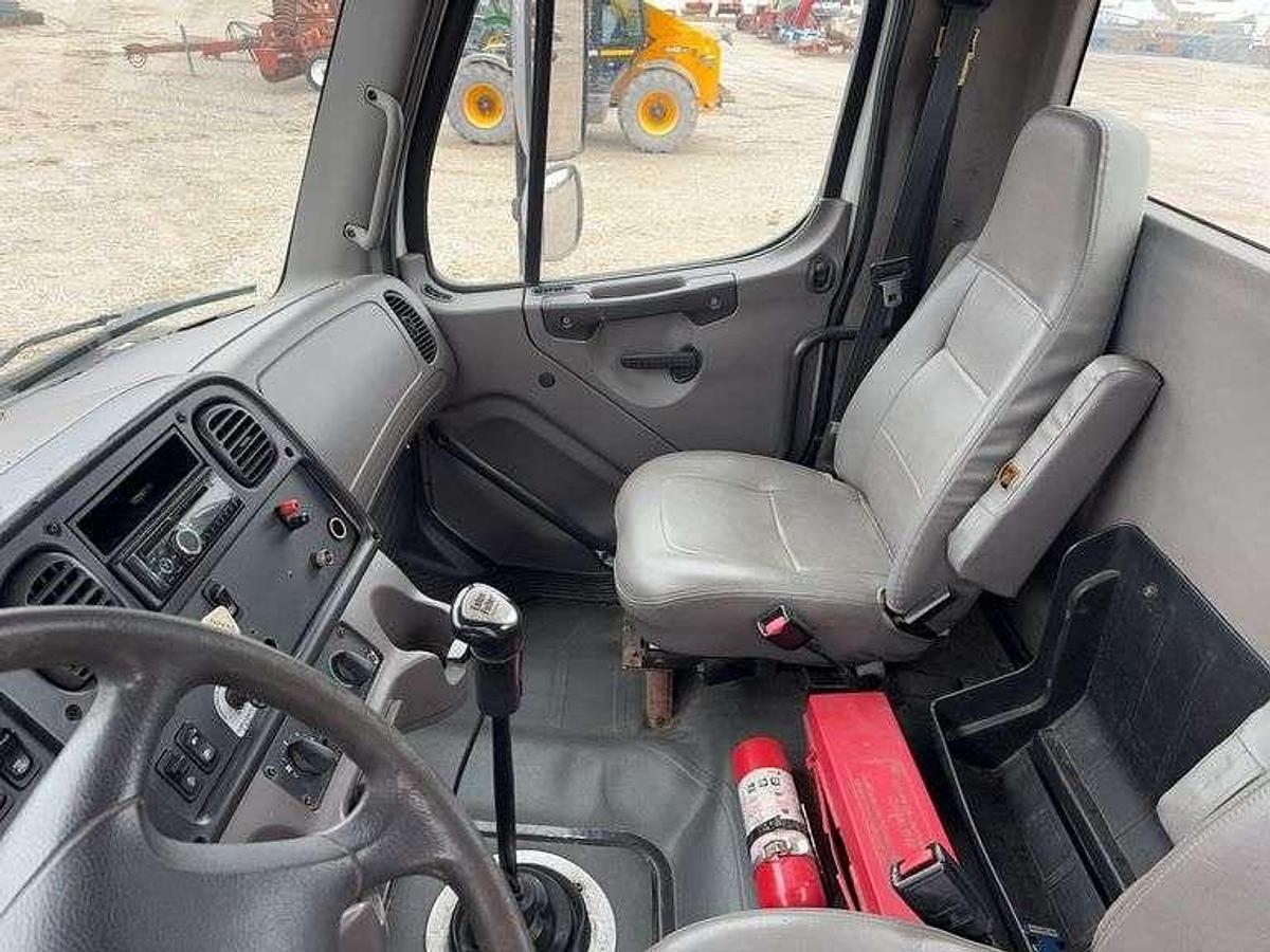 Used 2008 FREIGHTLINER M2 112 DAY CAB & CHASSIS