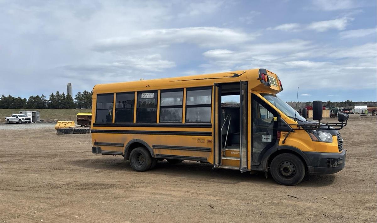 Used 2015 Ford 4x2 25-Seat School bus