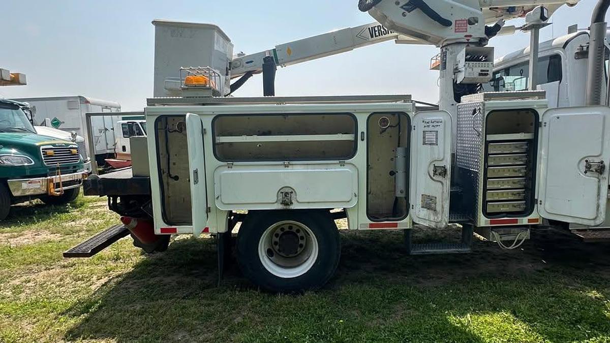 Used 2014 FREIGHTLINER M2 106 MEDIUM DUTY bucket truck