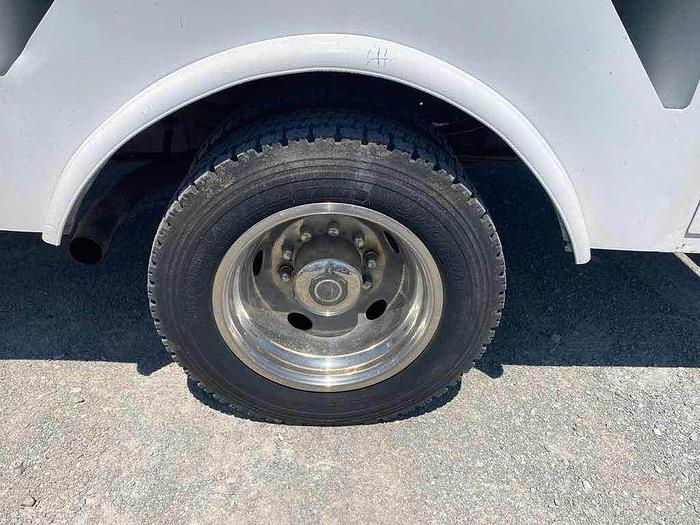 Used 2005 Ford F550 Super Duty bucket truck