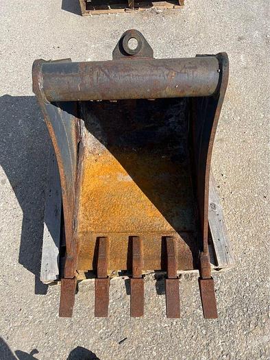 Used 2014 24 INCH CASE BACKHOE BUCKET model hd1 tooth 23 hxf