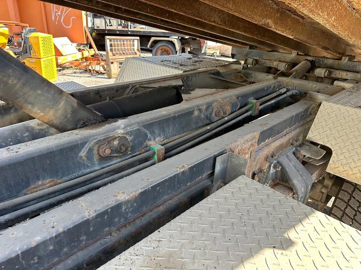 Used 2015 FREIGHTLINER M2 106 106 medium duty hook lift