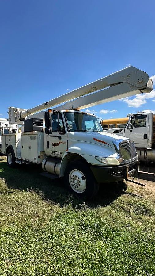 Used 2004 International Bucket Truck 4300 sba 4x2