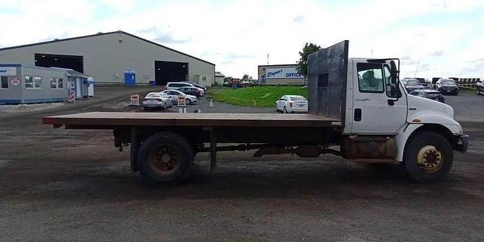 Used INTERNATIONAL DURA STAR DUMP 18 foot flat deck g licence