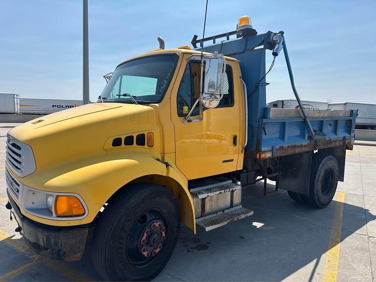 Used 2009 Sterling Acterra Dump 28,000 KMS g-licence hydraulic brake as new