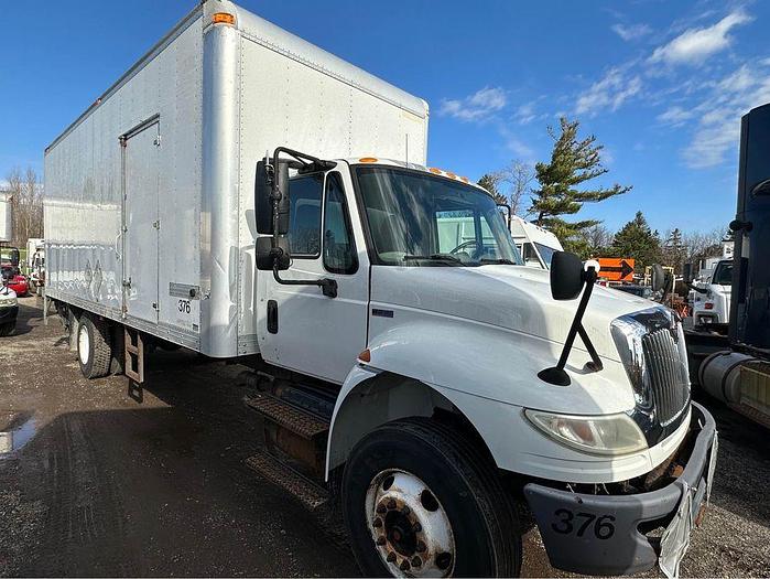 Used 2013 International 4300 Straight Truc 26 foot box curb