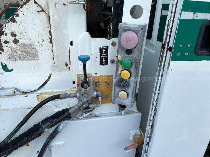 Used 2009 International 7400 - Garbage truck labrie garbage compactor