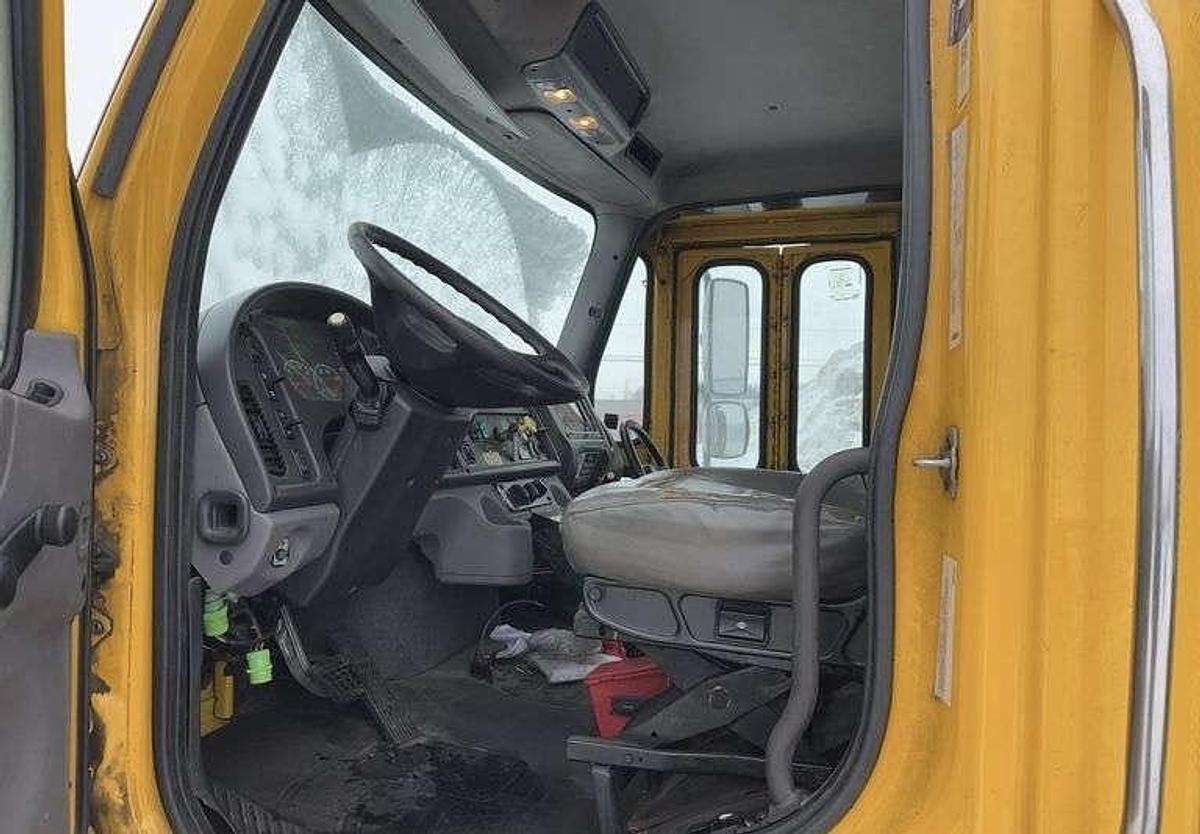 Used 2018 Freightliner M2 106 T/A Refuse Truck