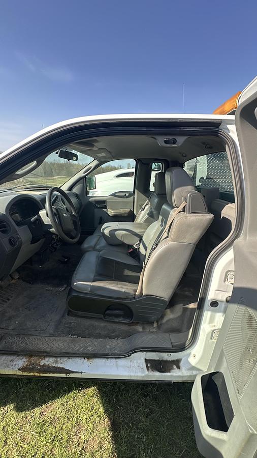 Used 2007 Ford F-150 XL 4wd serice truck