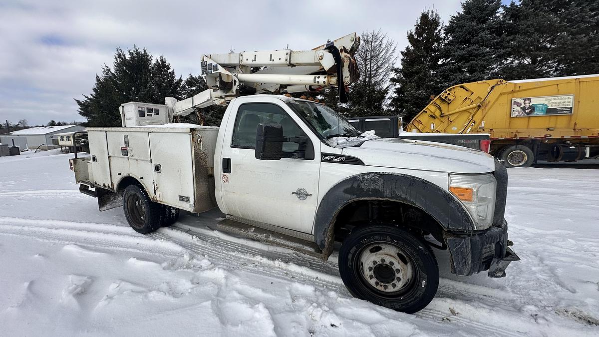 Used 2014 Ford F550 XL SD S/A bucket truck