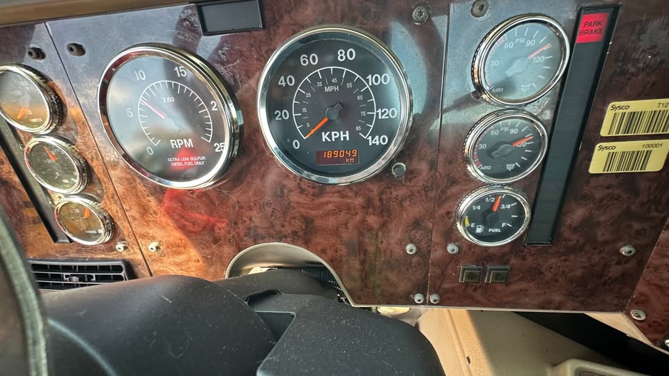 Used International 9200i SBA 4x2 cab and chassis