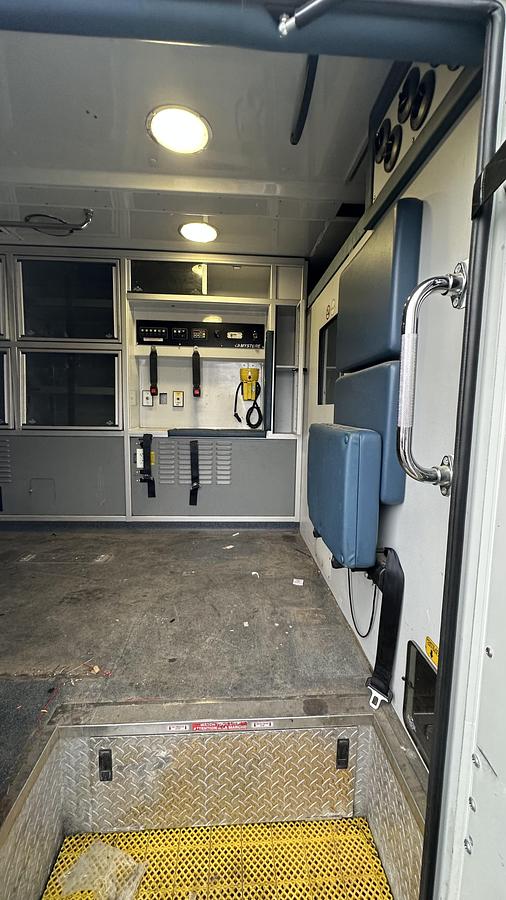 Used 2011 Ford Econoline CUTAWAY, 6.8L V10 SOHC 20V