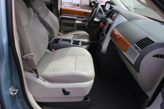 Used 2008 Chrysler Town & Country