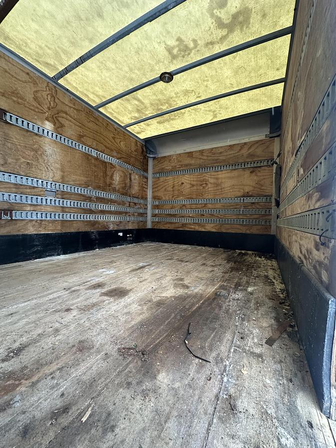 Used 2017 INTERNATIONAL 4300 box truck 20ft