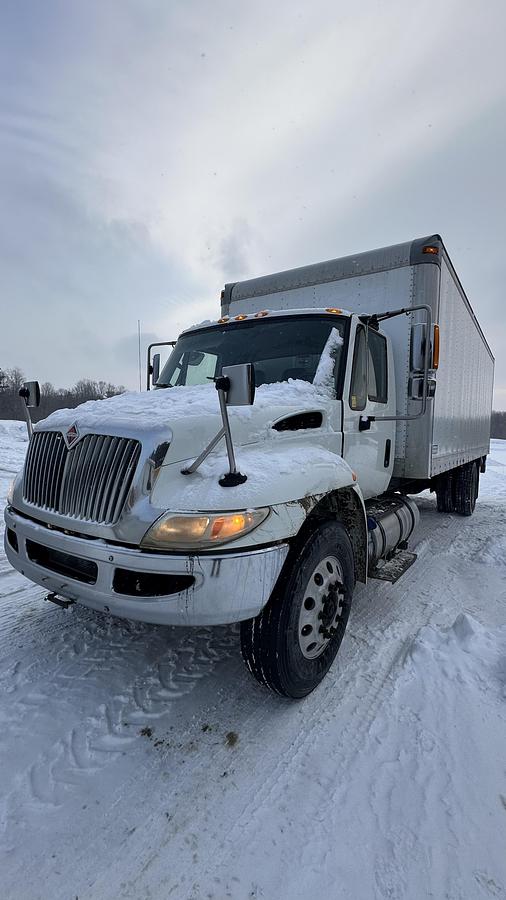 Used 2017 INTERNATIONAL 4300 box truck 20ft