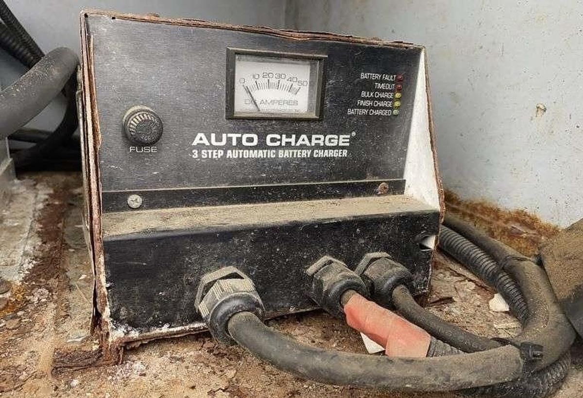 Used 2012 INTERNATIONAL 4000 4300 T/A Van Body Truck