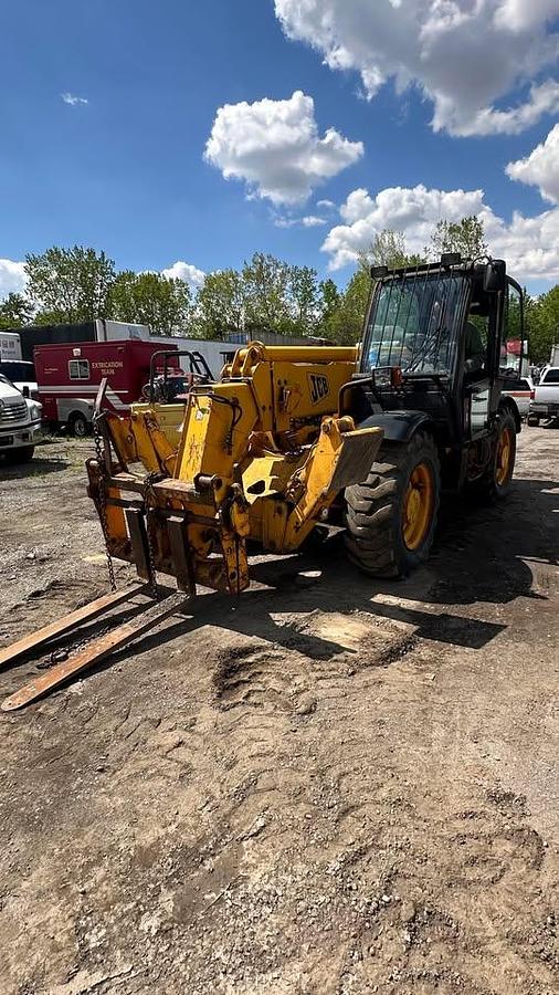 Used 2011 JCB 532 Loadall zoom boom