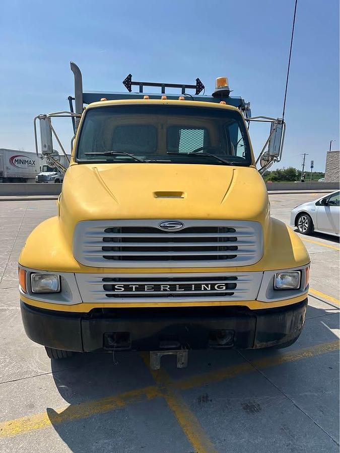 Used 2009 Sterling Acterra Dump 28,000 KMS g-licence hydraulic brake as new