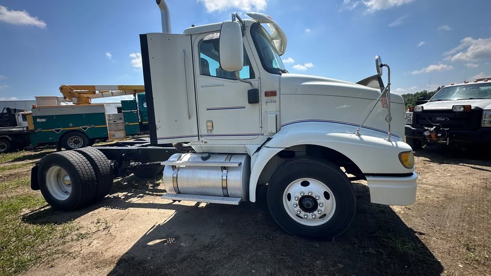 Used International 9200i SBA 4x2 cab and chassis