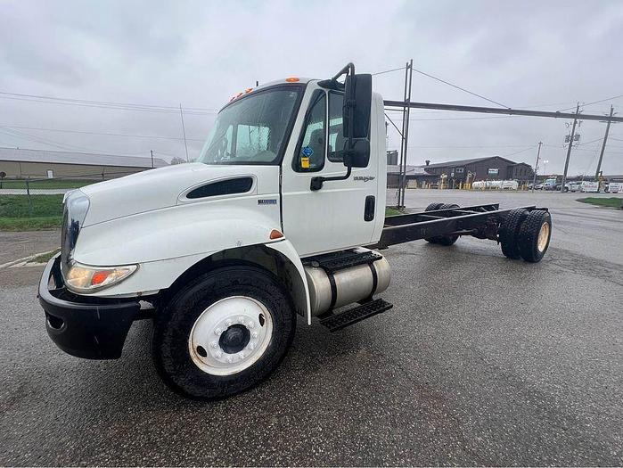 Used 2012 International 4700 Series auto, air brakes, low kms