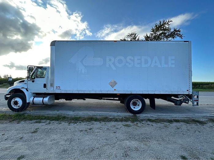 Used 2013 International 4300 straight truc 26’ curb entry, air brakes
