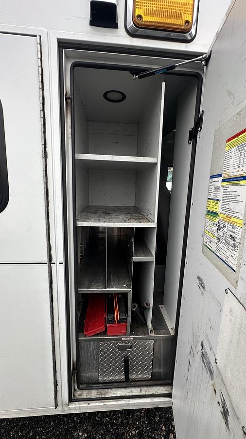 Used 2011 Ford Econoline CUTAWAY, 6.8L V10 SOHC 20V