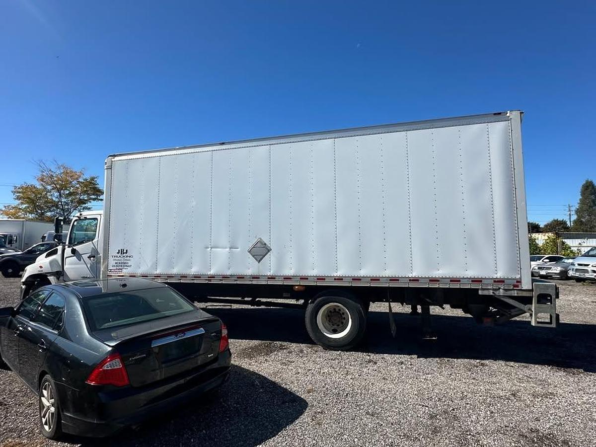 Used 2018 Hino 338 26ft box hydraulic tailgate