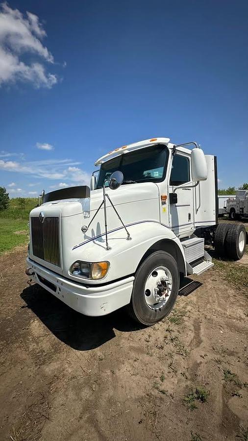 Used International 9200i SBA 4x2 cab and chassis