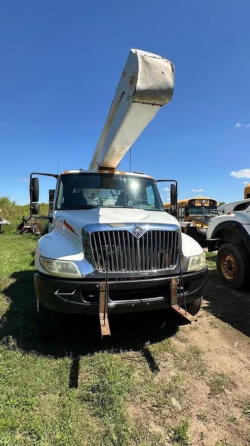 Used 2004 International Bucket Truck 4300 sba 4x2