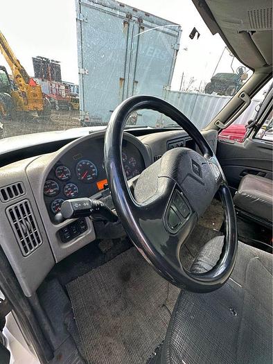 Used 2013 International 4300 Straight Truc 26 foot box curb