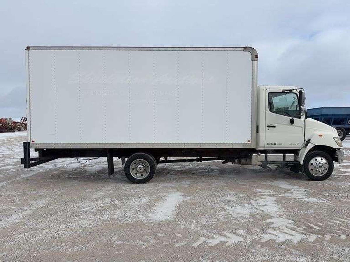 Used 2010 HINO 185 LIMITED 18' STRAIGHT TRUCK
