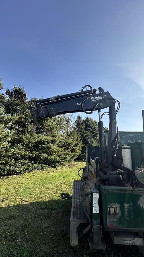 Used International DuraStar 4300 service truck w/crane