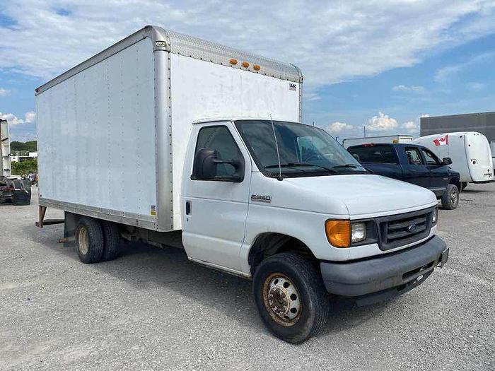 Used 2007 Ford Econoline E350 Super Duty v8 gas 16' box