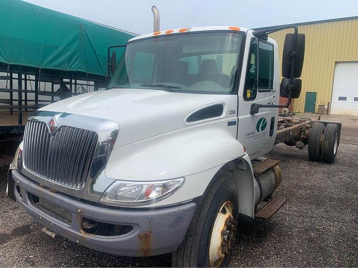 Used 2013 International 4300 SERIES air br cab and chassis