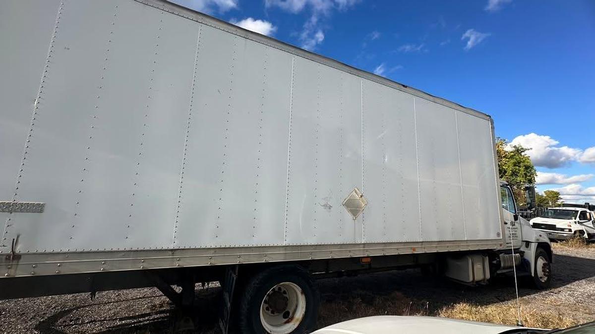 Used 2016 Hino 268 26ft box