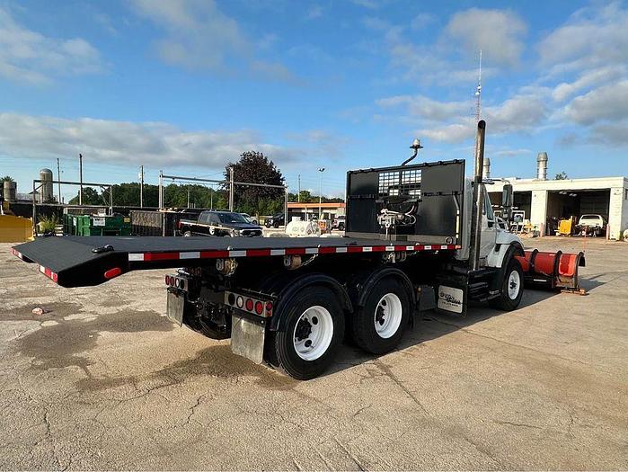 Used 2009 INTERNATIONAL 9400 ROLL OFF recovery deck with plow