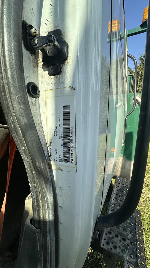 Used International DuraStar 4300 service truck w/crane