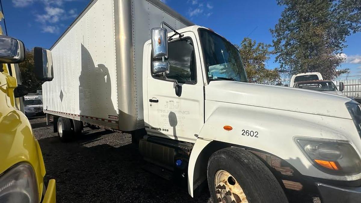 Used 2016 Hino 268 26ft box