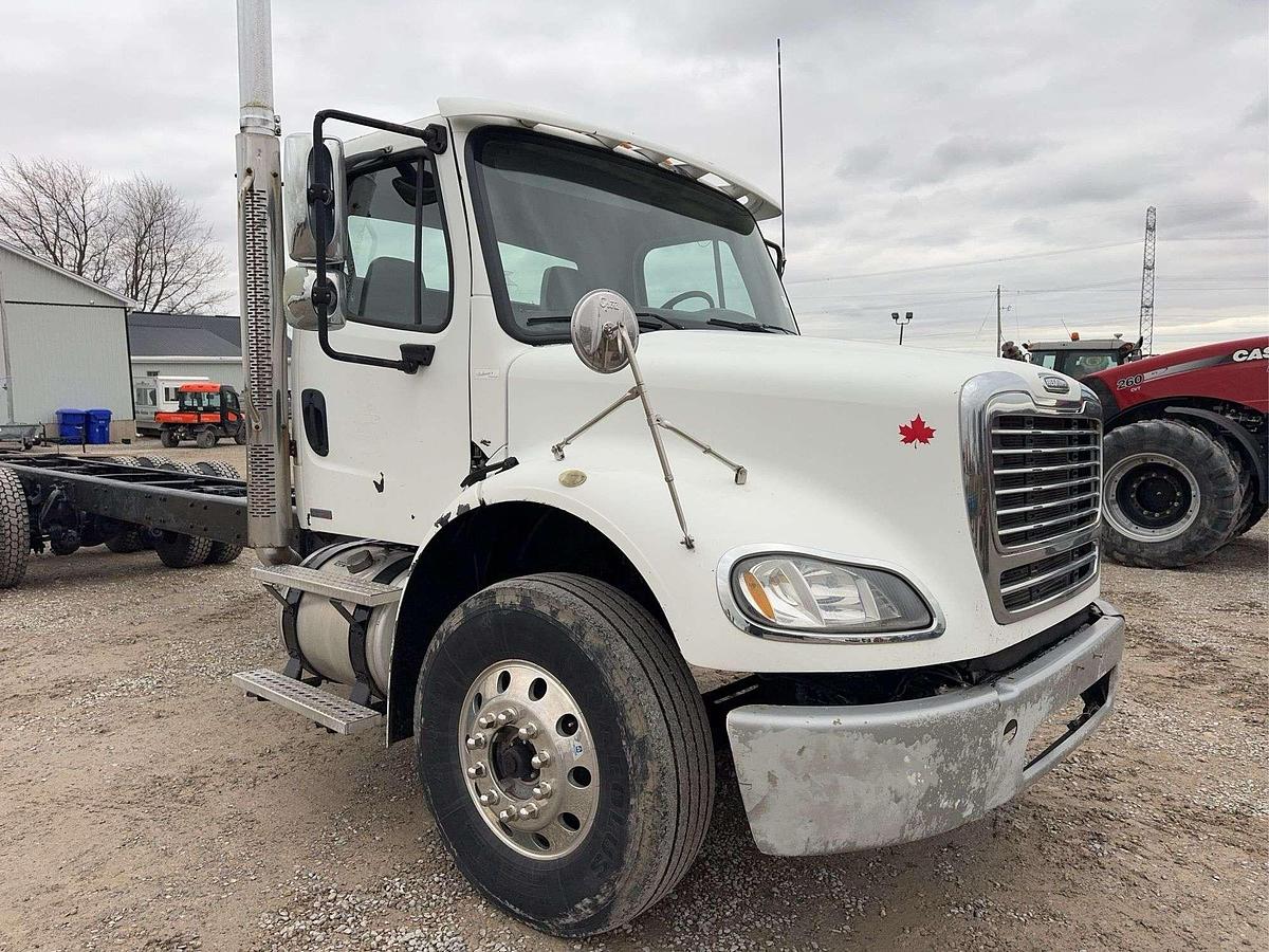 Used 2008 FREIGHTLINER M2 112 DAY CAB & CHASSIS