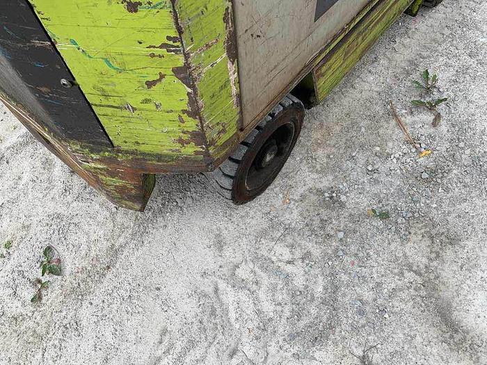 Used 1994 CLARK ECS30 ELECTRIC FORKLIFT everything works only$3500