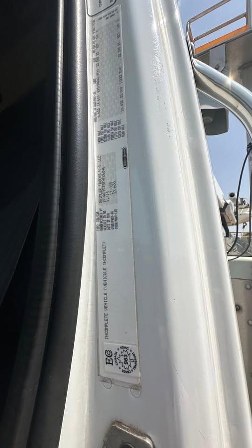 Used 2014 FREIGHTLINER M2 106 MEDIUM DUTY bucket truck