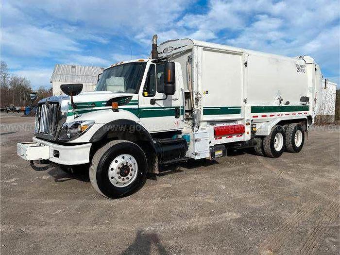 Used 2009 International 7400 - Garbage truck labrie garbage compactor