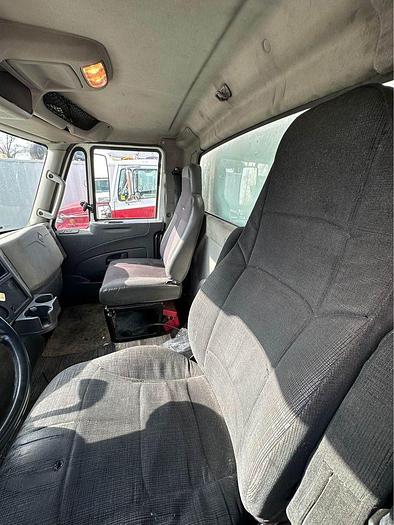 Used 2013 International 4300 Straight Truc 26 foot box curb