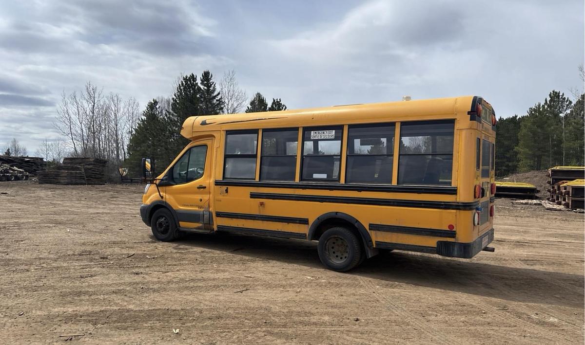 Used 2015 Ford 4x2 25-Seat School bus