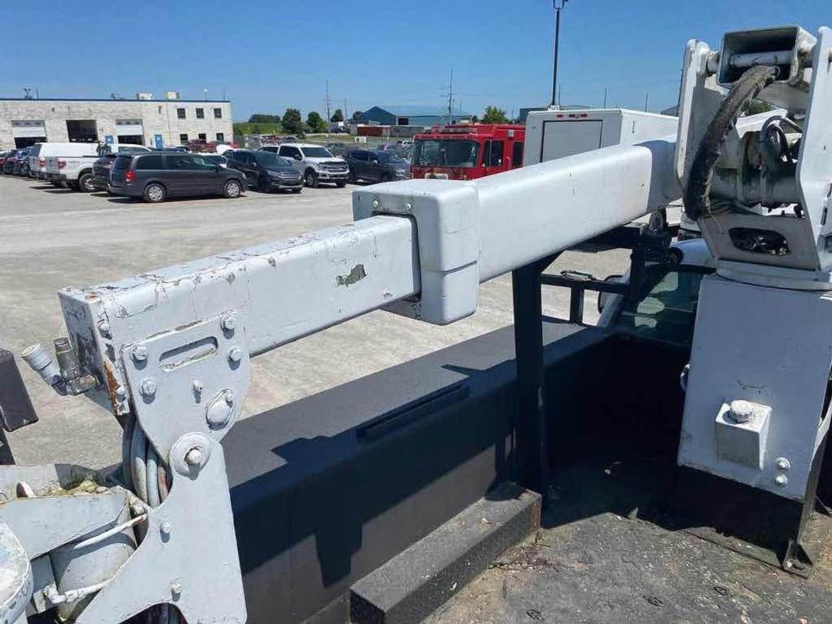 Used 2005 FORD F550 SUPER DUTY bucket truck only $14,995