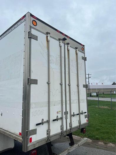 Used 2010 International 4300 Series 16 foot, hydraulic brakes, auto,