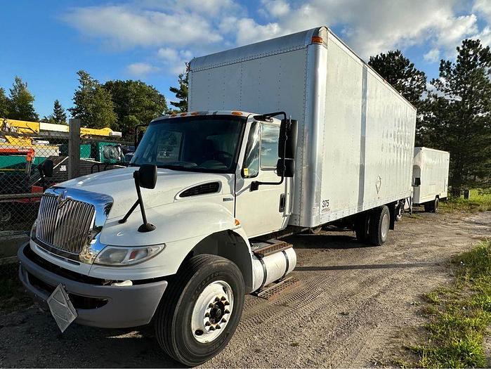 Used 2013 International 4300 straight truc 26’ curb entry, air brakes