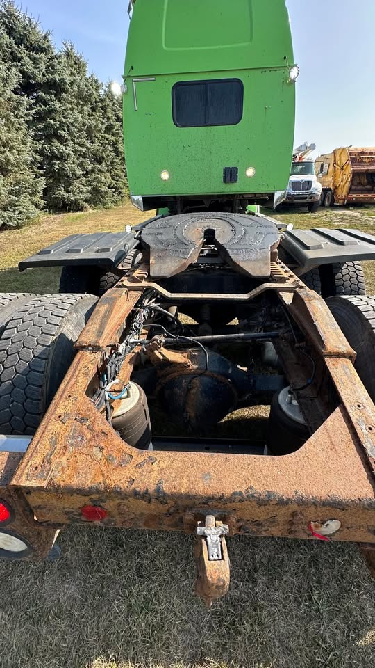 Used 2021 Western Star 4900 T/A Sleeper heavy fronts. automatic trans