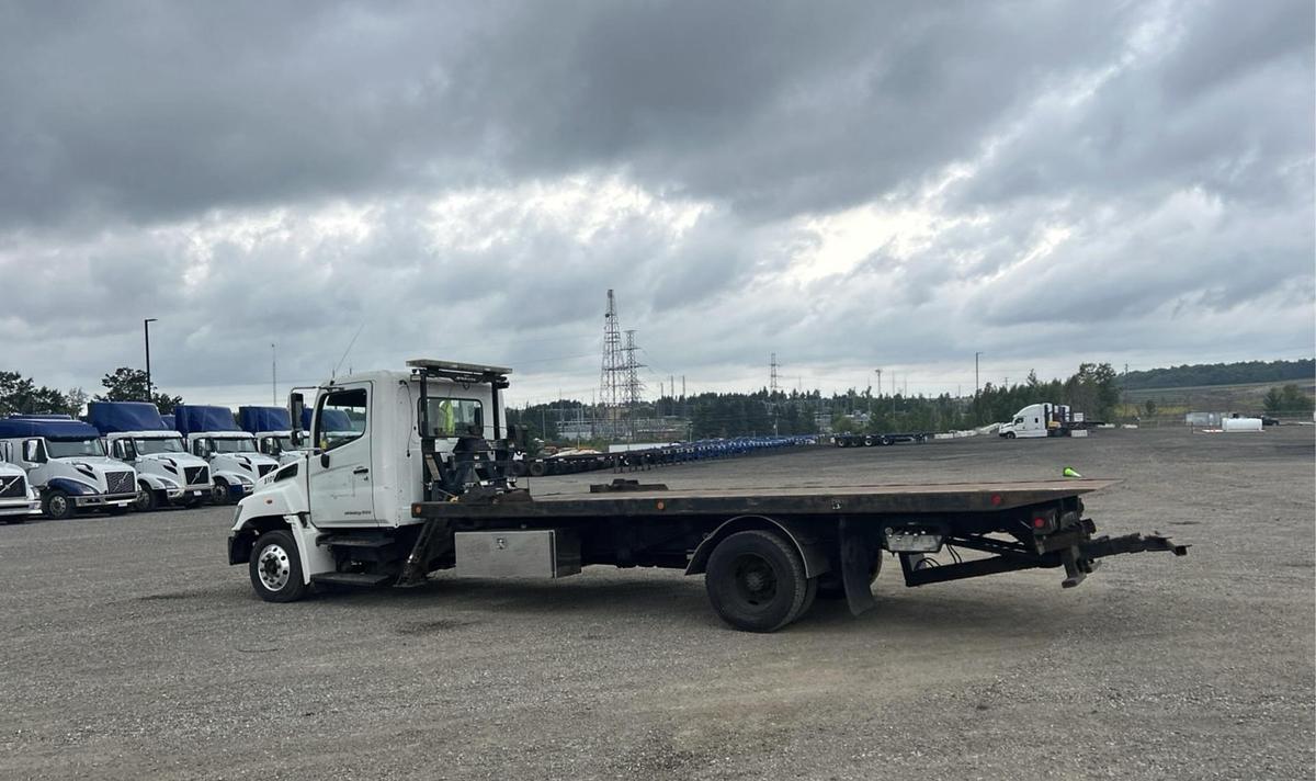 Used 2012 Hino 268 4x2 rollback truck